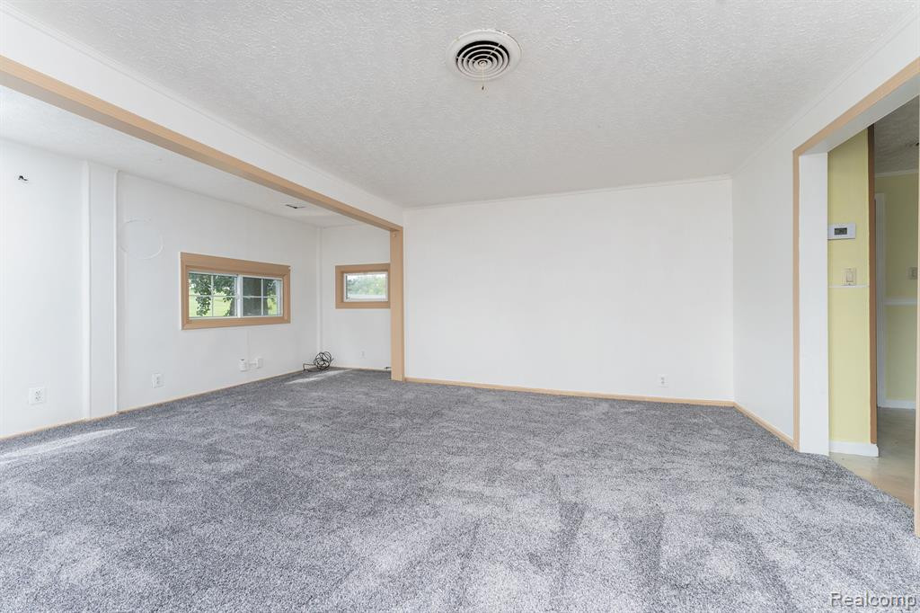 8015 EAST Road, Saginaw, MI 48601 — Photo 14
