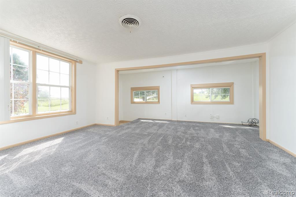 8015 EAST Road, Saginaw, MI 48601 — Photo 15