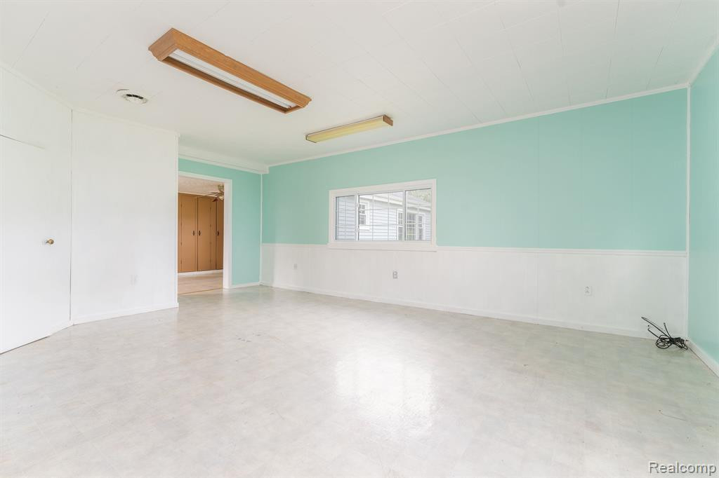 8015 EAST Road, Saginaw, MI 48601 — Photo 19