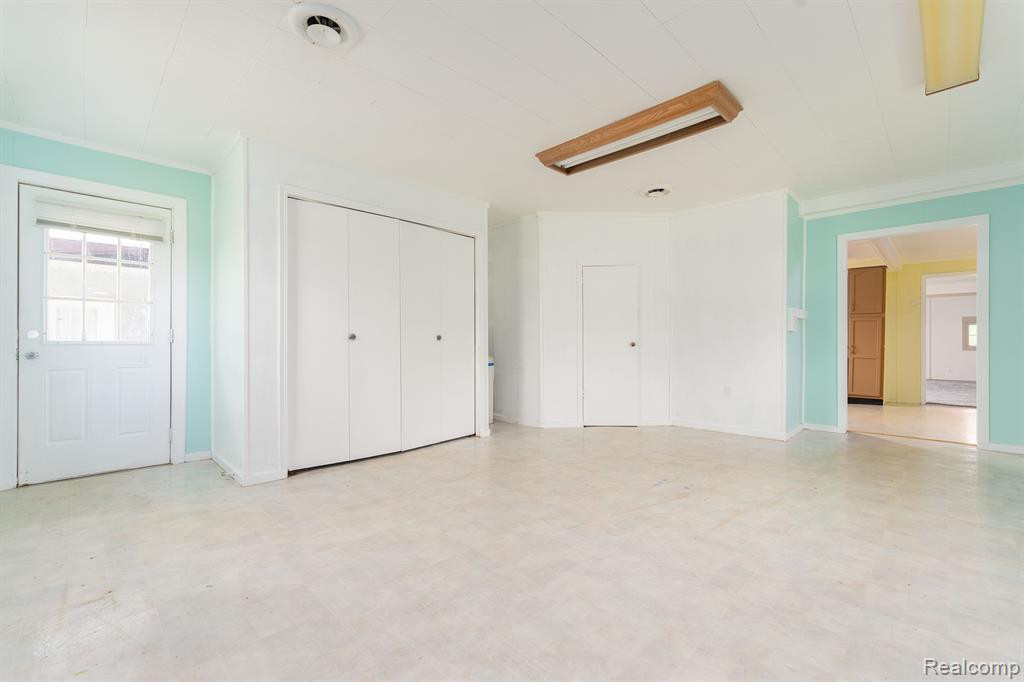 8015 EAST Road, Saginaw, MI 48601 — Photo 20
