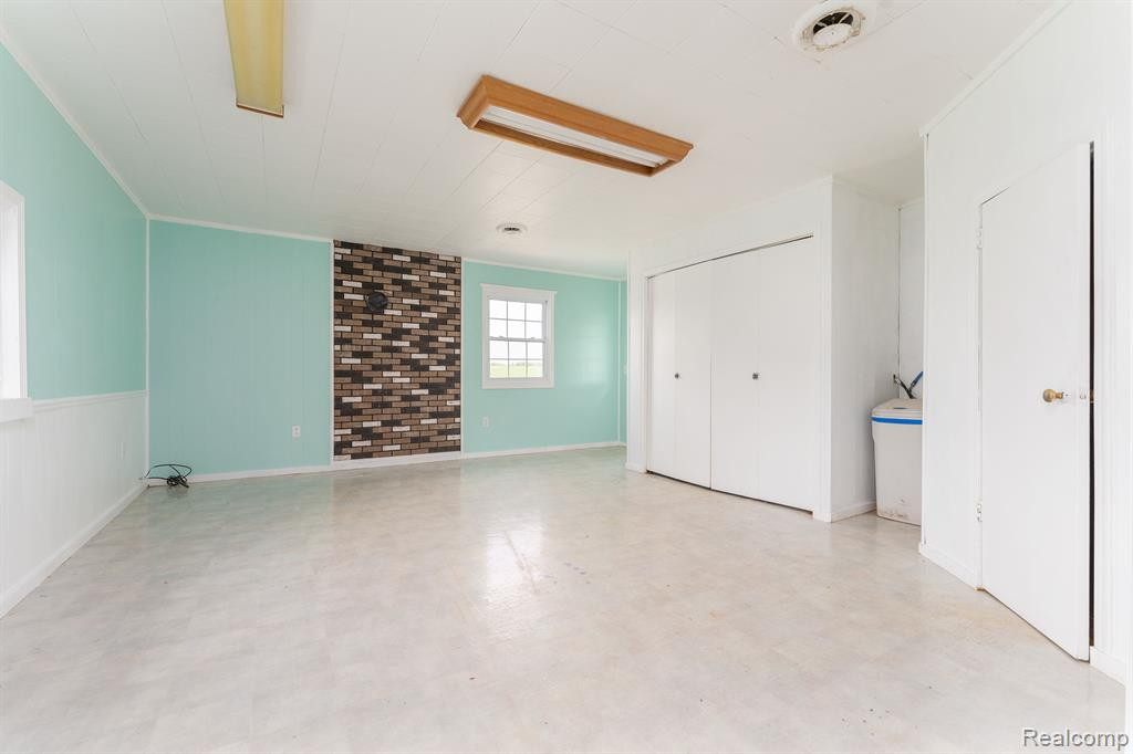 8015 EAST Road, Saginaw, MI 48601 — Photo 21