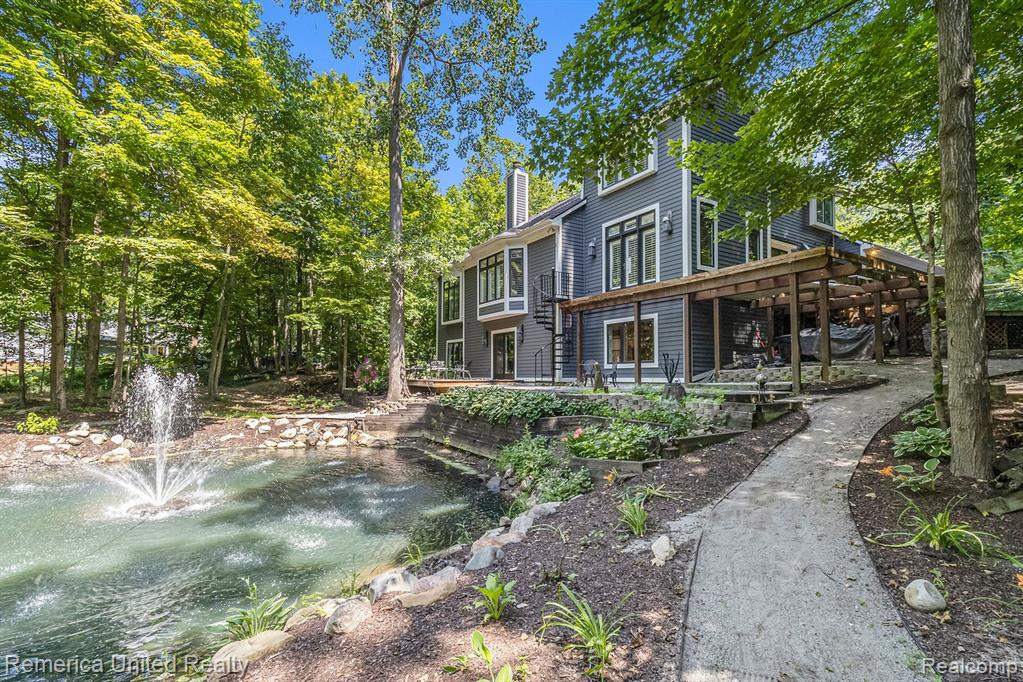 44555 CHEDWORTH Court, Northville, MI 48167 — Photo 45