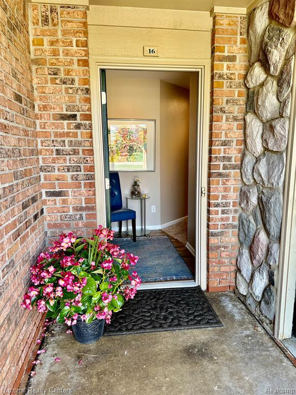 229 BROOKWOOD Drive, 16, South Lyon, MI 48178 — Photo 2