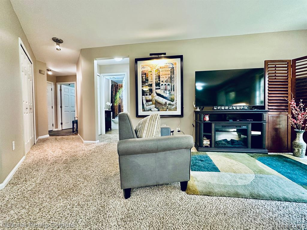 229 BROOKWOOD Drive, 16, South Lyon, MI 48178 — Photo 8