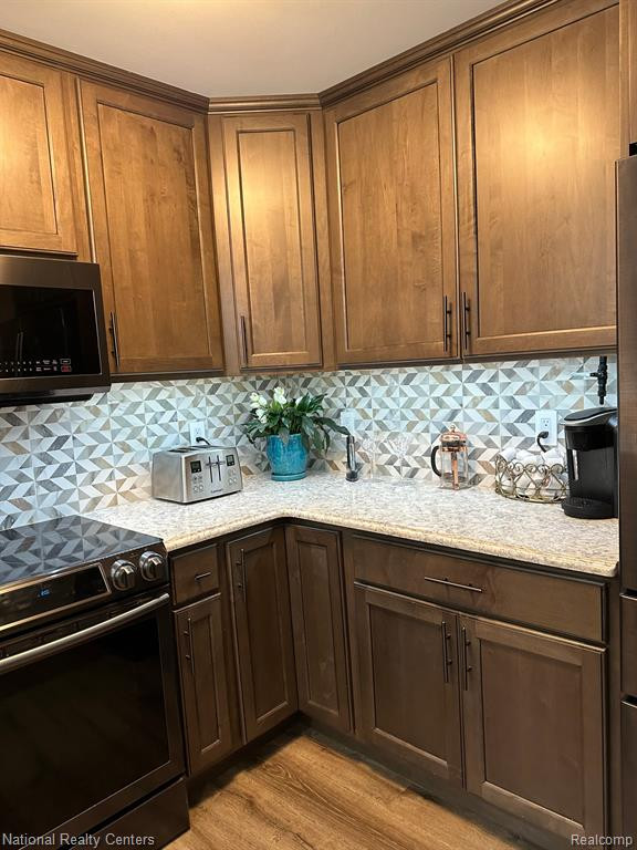 229 BROOKWOOD Drive, 16, South Lyon, MI 48178 — Photo 19