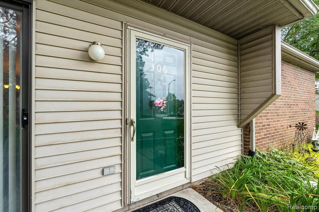 306 Spring Brooke Drive, Brighton, MI 48116 — Photo 3