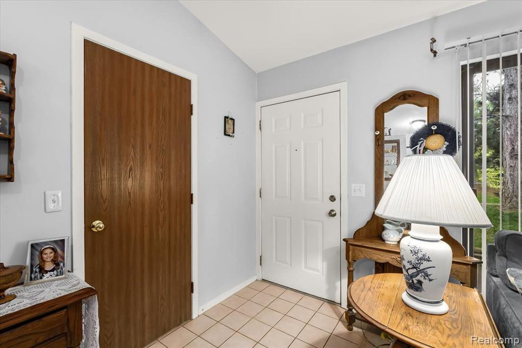 306 Spring Brooke Drive, Brighton, MI 48116 — Photo 4
