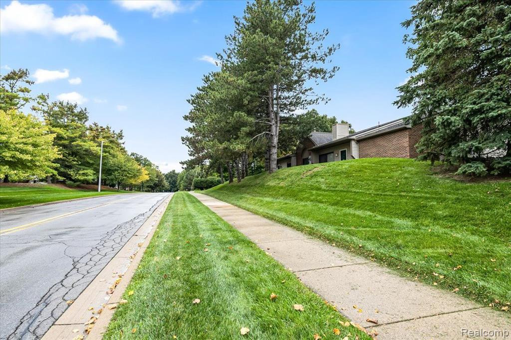 306 Spring Brooke Drive, Brighton, MI 48116 — Photo 18