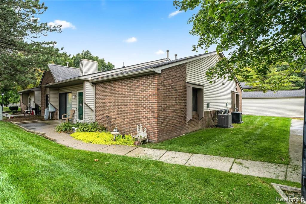 306 Spring Brooke Drive, Brighton, MI 48116 — Photo 19