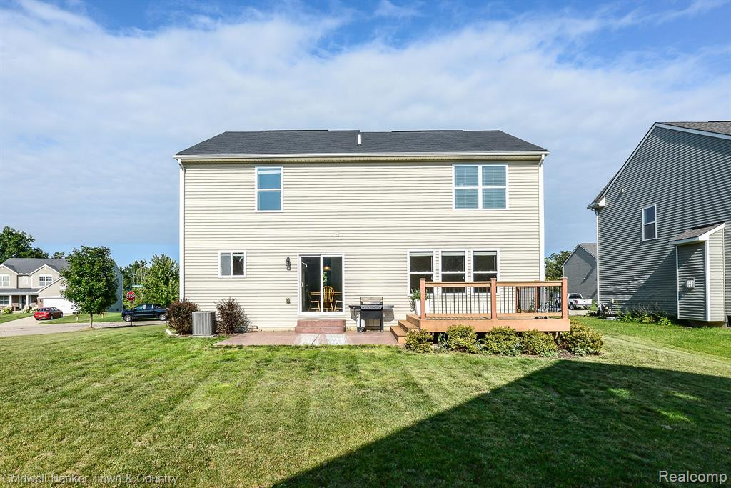 1221 SECRETARIAT Way, Howell, MI 48843 — Photo 2