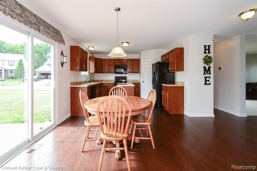 1221 SECRETARIAT Way, Howell, MI 48843 — Photo 12