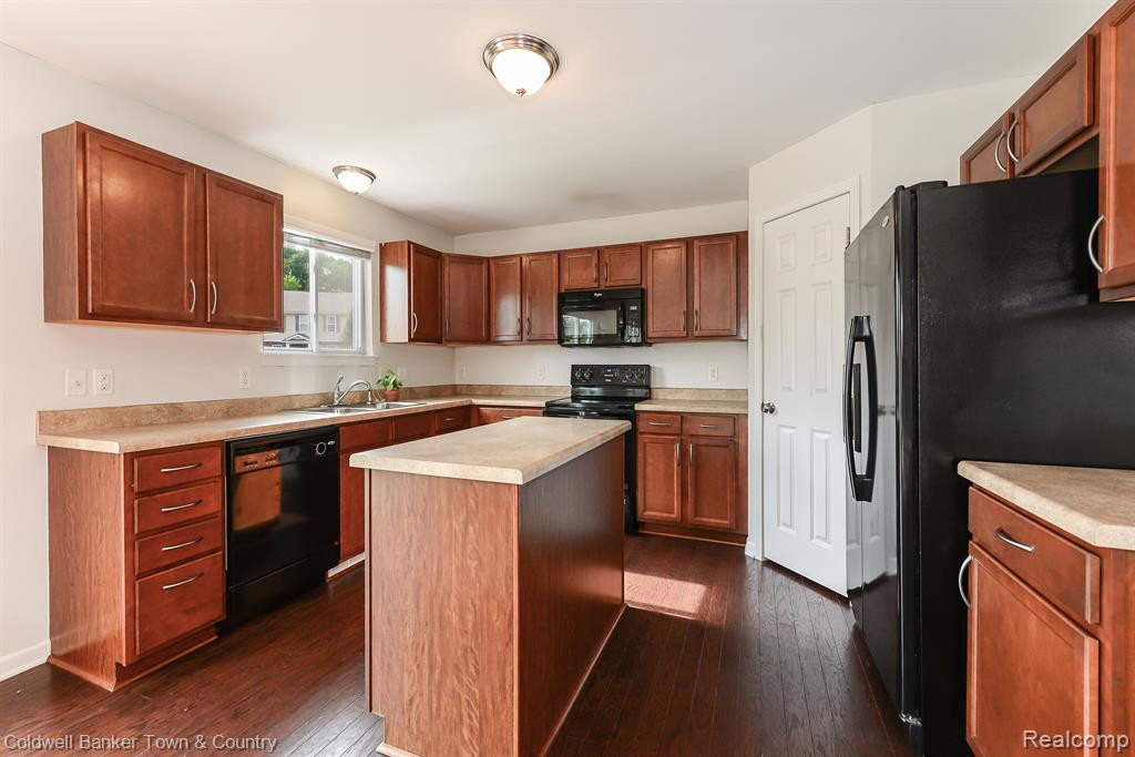 1221 SECRETARIAT Way, Howell, MI 48843 — Photo 13