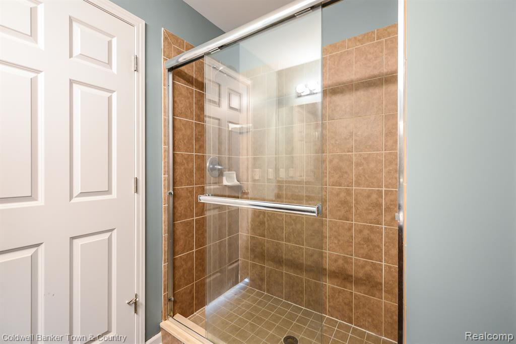 1221 SECRETARIAT Way, Howell, MI 48843 — Photo 35