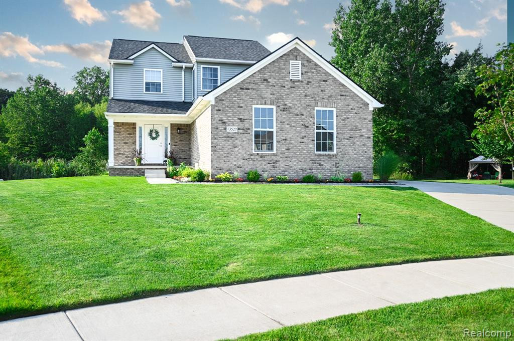 13527 CHESTER, Belleville, MI 48111 — front exterior