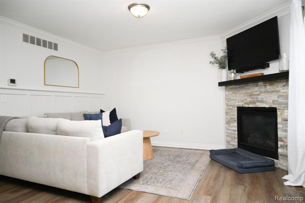13527 CHESTER, Belleville, MI 48111 — Photo 7