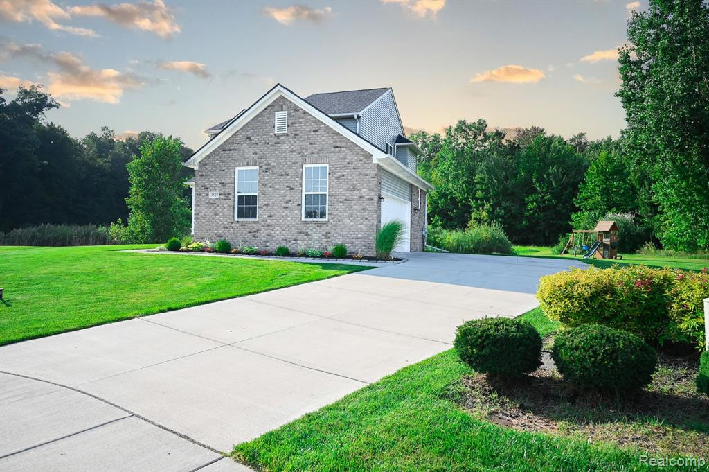 13527 CHESTER, Belleville, MI 48111 — Photo 47