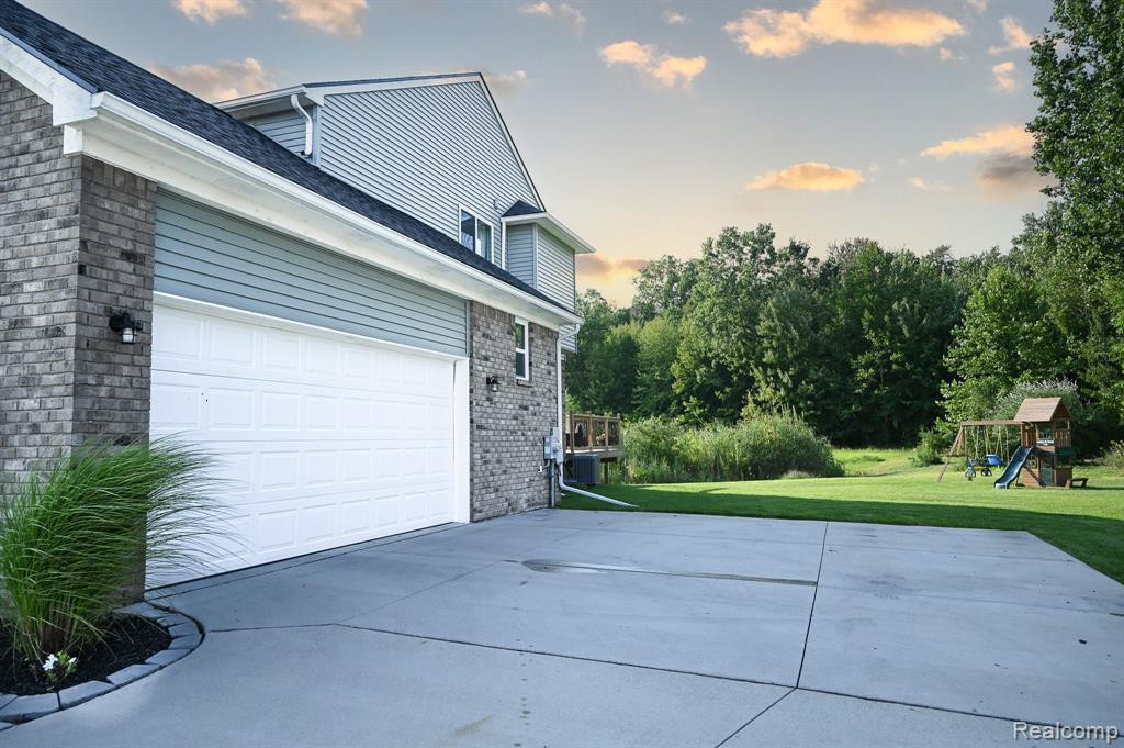 13527 CHESTER, Belleville, MI 48111 — Photo 49
