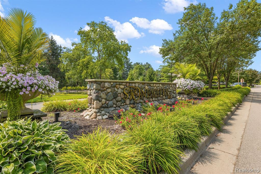 48030 MANORWOOD Drive, Northville, MI 48168 — Photo 2