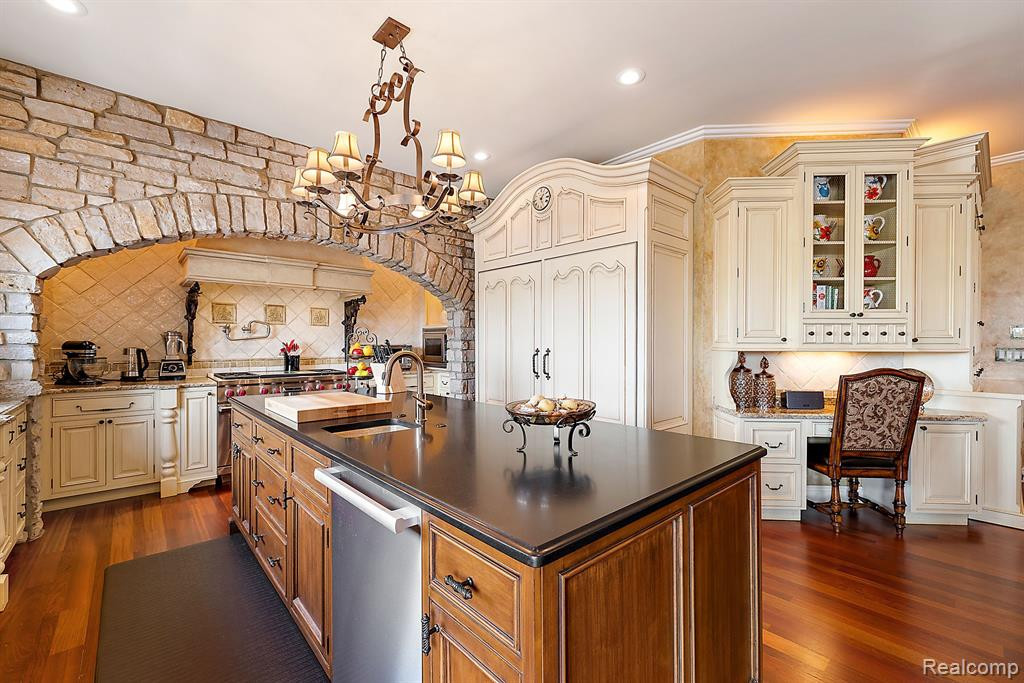 48030 MANORWOOD Drive, Northville, MI 48168 — Photo 19