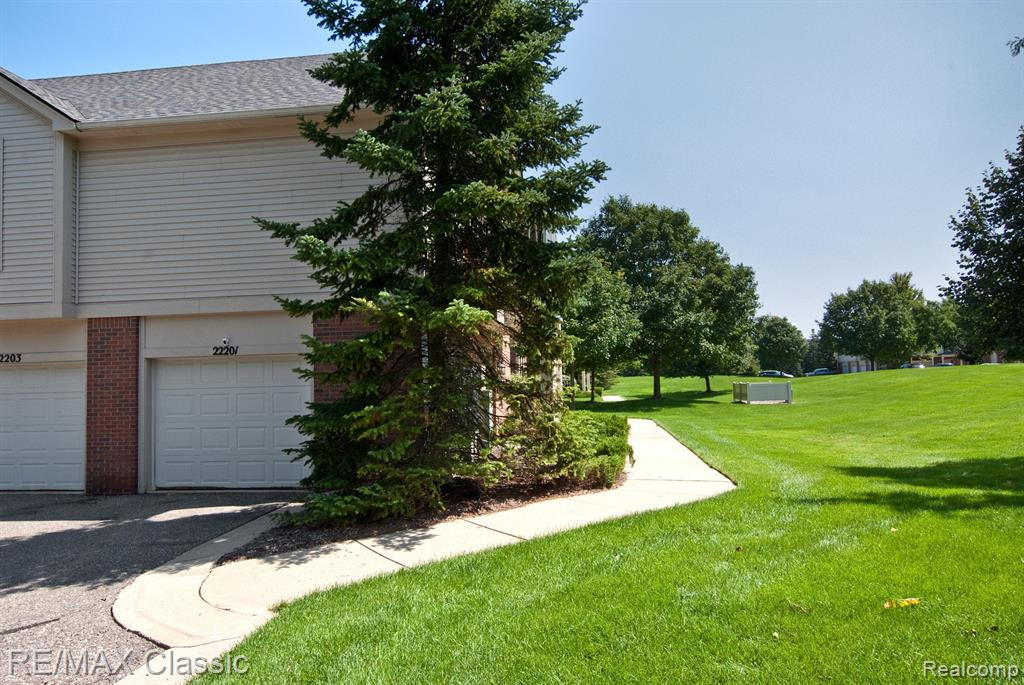 22201 Chesapeake Circle, 258, Walled Lake, MI 48390 — Photo 3