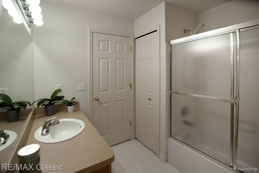 22201 Chesapeake Circle, 258, Walled Lake, MI 48390 — Photo 22