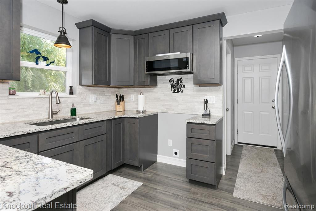 2250 Briar Ridge, Wolverine Lake, MI 48390 — Photo 11