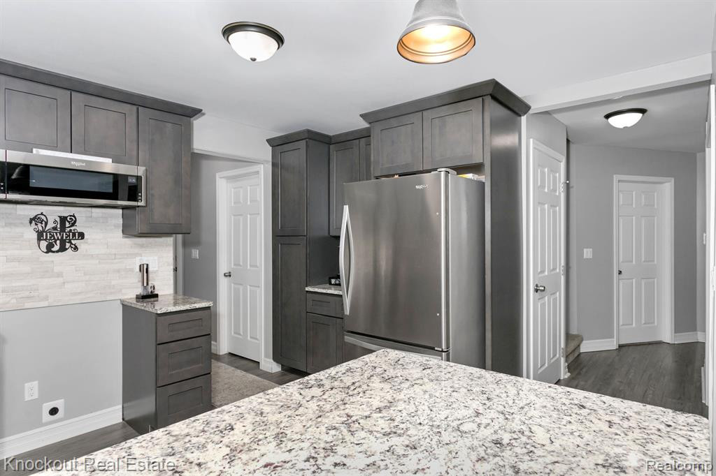 2250 Briar Ridge, Wolverine Lake, MI 48390 — Photo 12