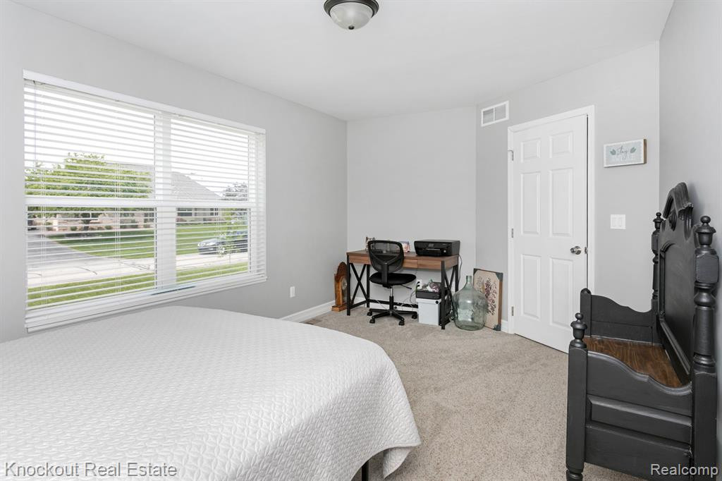 2250 Briar Ridge, Wolverine Lake, MI 48390 — Photo 17