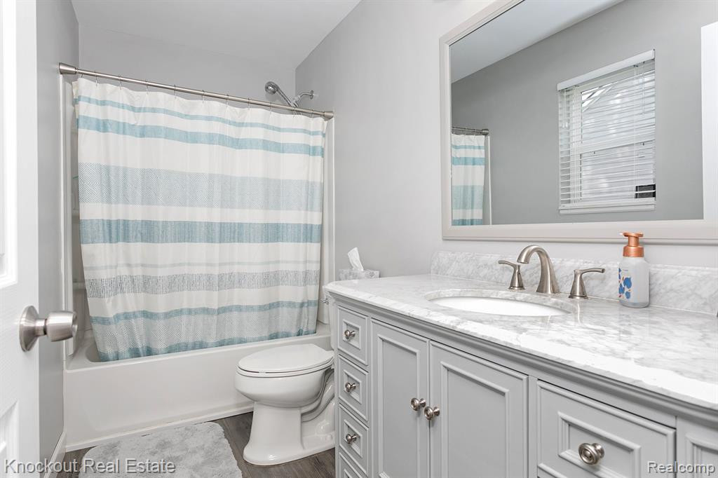 2250 Briar Ridge, Wolverine Lake, MI 48390 — Photo 20