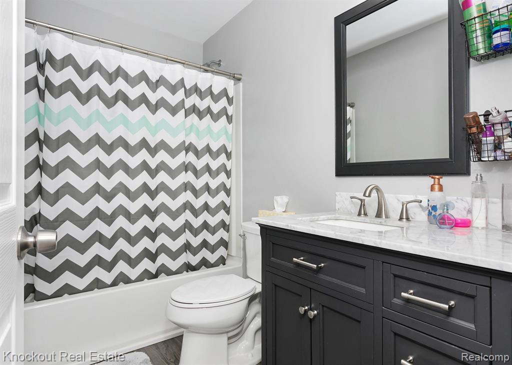 2250 Briar Ridge, Wolverine Lake, MI 48390 — Photo 25