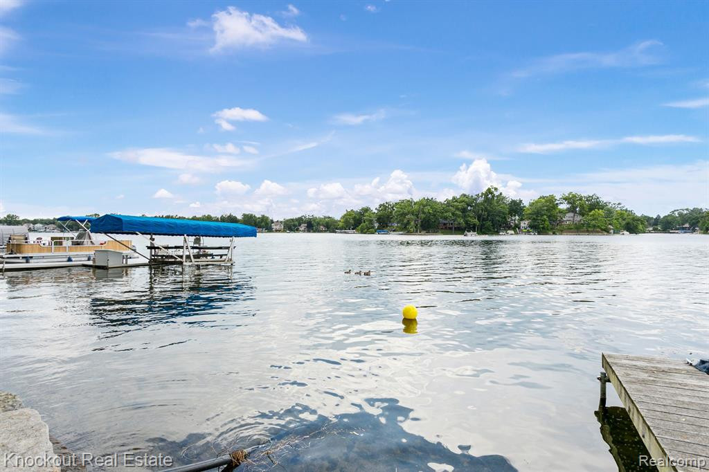 2250 Briar Ridge, Wolverine Lake, MI 48390 — Photo 35
