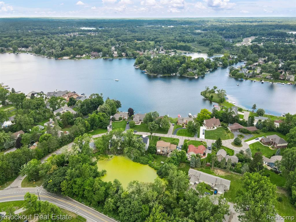 2250 Briar Ridge, Wolverine Lake, MI 48390 — Photo 37