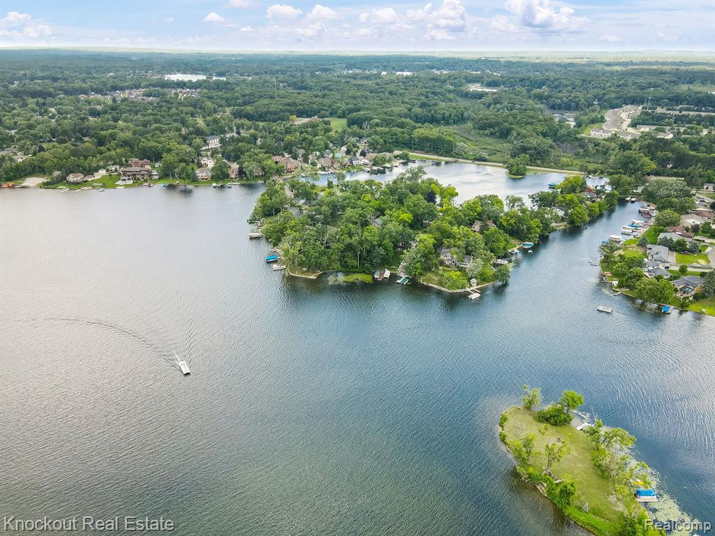 2250 Briar Ridge, Wolverine Lake, MI 48390 — Photo 38