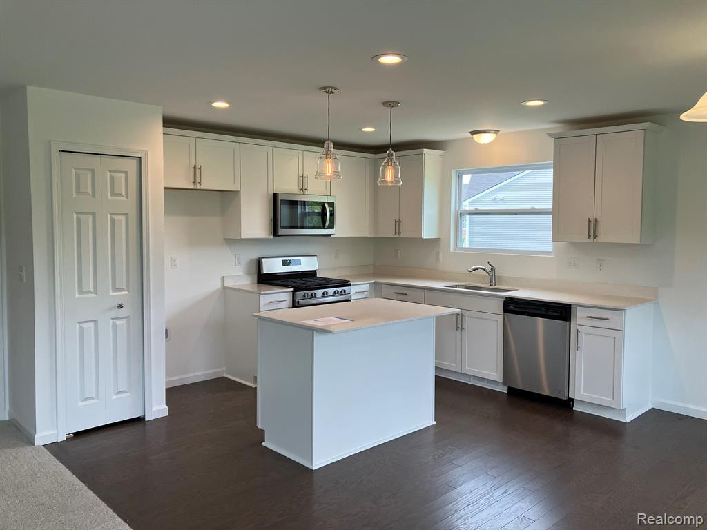 10169 SWAN LAKE Circle, 34, Ypsilanti, MI 48197 — Photo 2