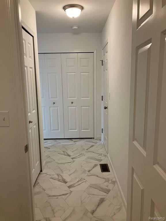 10169 SWAN LAKE Circle, 34, Ypsilanti, MI 48197 — Photo 6