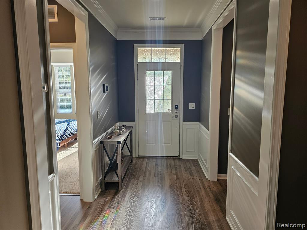 24510 SAND LAKE Lane, Flat Rock, MI 48134 — Photo 2