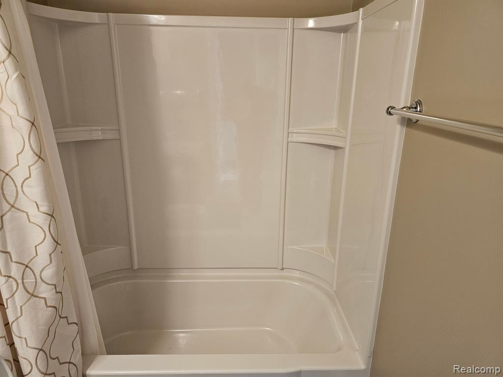 24510 SAND LAKE Lane, Flat Rock, MI 48134 — Photo 12