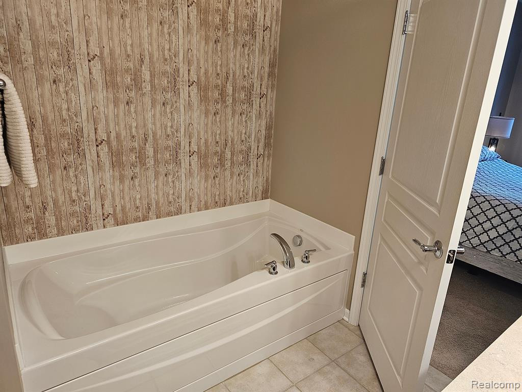 24510 SAND LAKE Lane, Flat Rock, MI 48134 — Photo 20