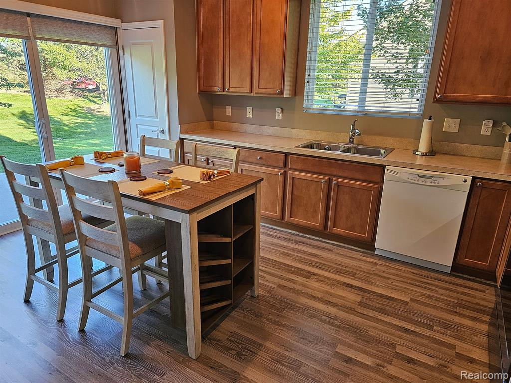 24510 SAND LAKE Lane, Flat Rock, MI 48134 — Photo 23