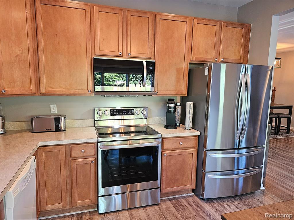 24510 SAND LAKE Lane, Flat Rock, MI 48134 — Photo 24