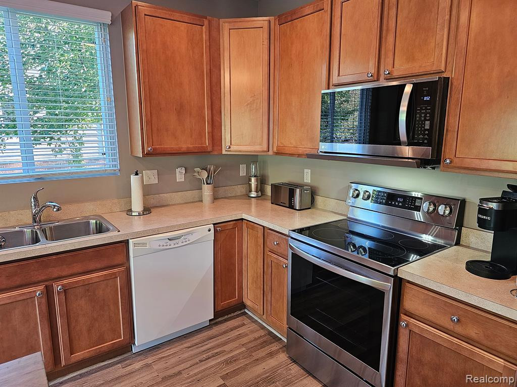 24510 SAND LAKE Lane, Flat Rock, MI 48134 — Photo 25