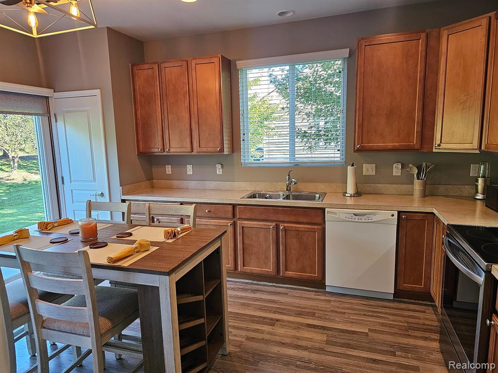 24510 SAND LAKE Lane, Flat Rock, MI 48134 — Photo 26