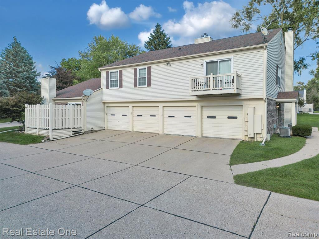 2120 HIDDEN MEADOWS Drive, A, Walled Lake, MI 48390 — Photo 4