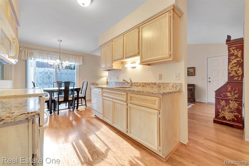 2120 HIDDEN MEADOWS Drive, A, Walled Lake, MI 48390 — Photo 14