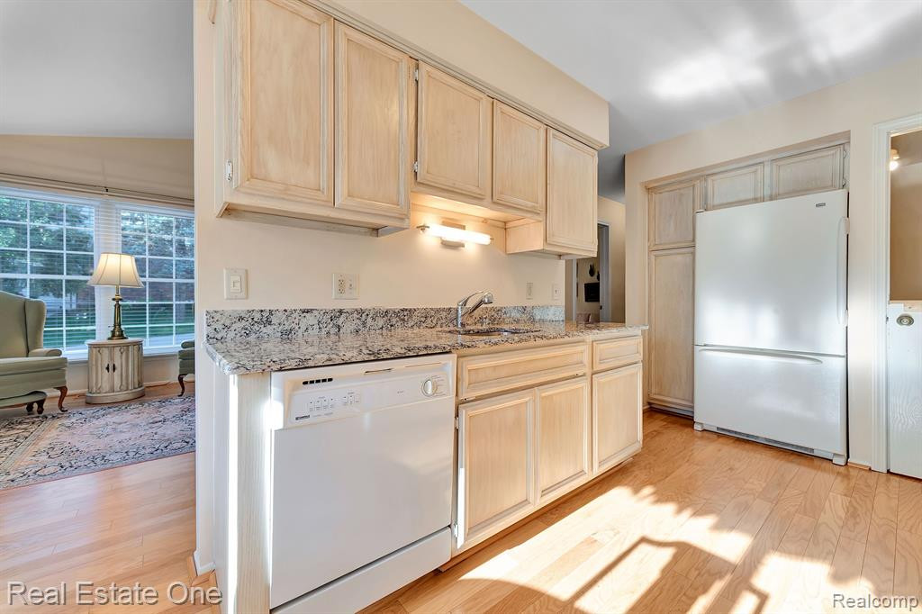 2120 HIDDEN MEADOWS Drive, A, Walled Lake, MI 48390 — Photo 15