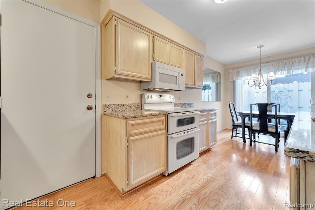 2120 HIDDEN MEADOWS Drive, A, Walled Lake, MI 48390 — Photo 17
