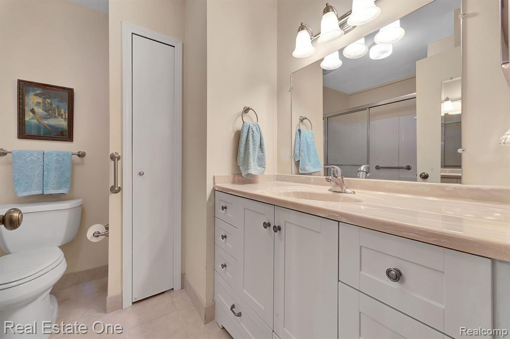 2120 HIDDEN MEADOWS Drive, A, Walled Lake, MI 48390 — Photo 23