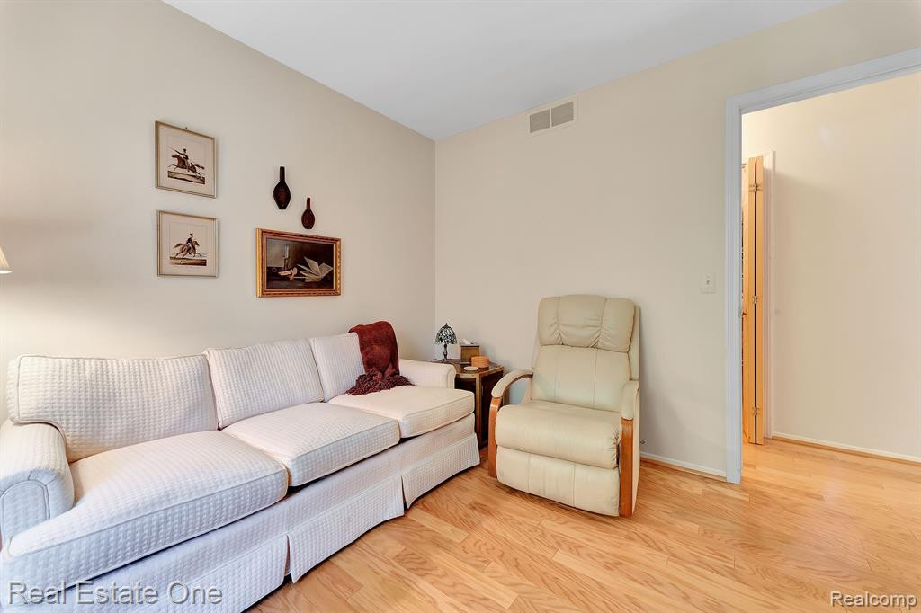 2120 HIDDEN MEADOWS Drive, A, Walled Lake, MI 48390 — Photo 27