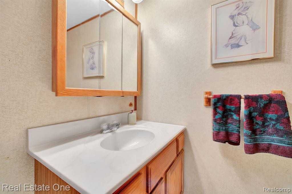 2120 HIDDEN MEADOWS Drive, A, Walled Lake, MI 48390 — Photo 37