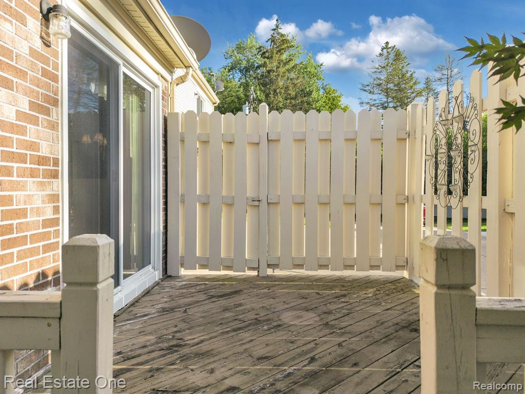 2120 HIDDEN MEADOWS Drive, A, Walled Lake, MI 48390 — Photo 43